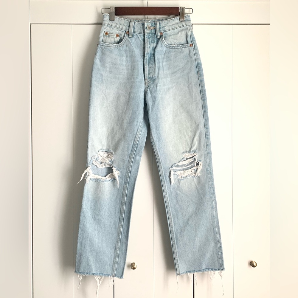 Zara light wash‎ high rise ankle length jeans distressed raw hem size 0